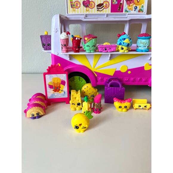 Shopkins Scoops Ice Cream Truck with Season 1 Shopkins - Picture 2 of 8